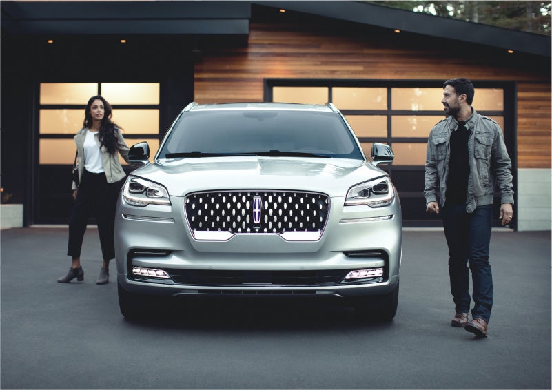 The sparkling grille of the 2023 Lincoln Aviator® Grand Touring model | Caruso Lincoln in Long Beach CA