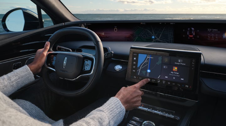 The driver of a 2024 Lincoln Nautilus® SUV interacts with the new Lincoln Digital Experience. | Caruso Lincoln in Long Beach CA